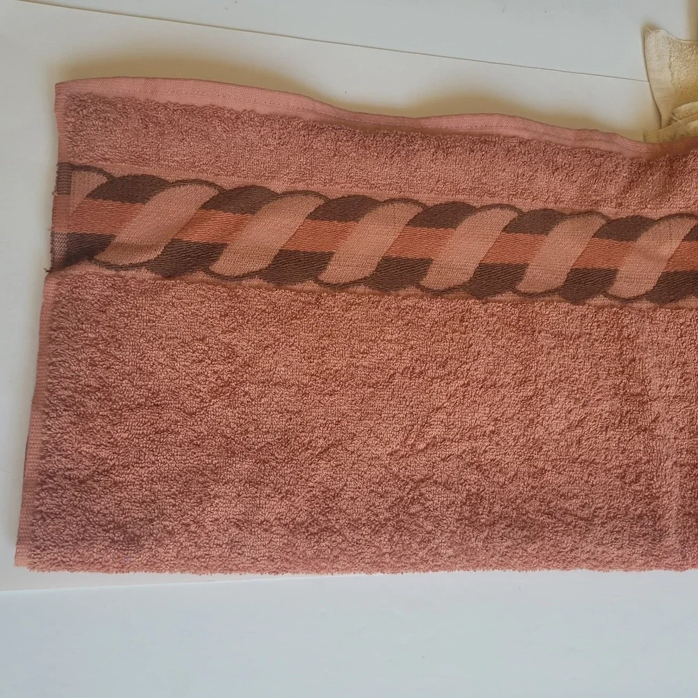 NWT Vintage JC Penny Terracotta Bath‎ Towel Medallion
